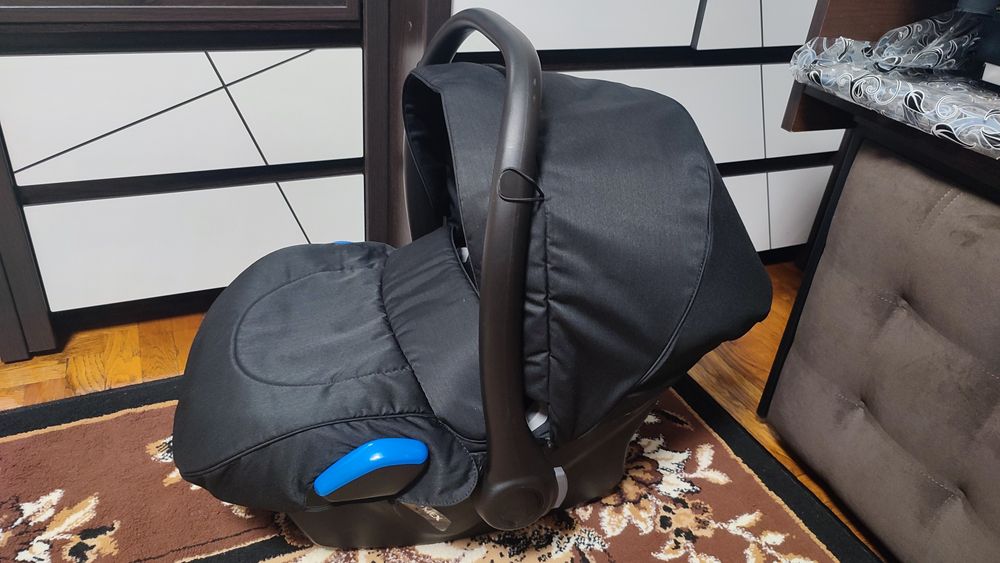 Дитяче автокрісло 0+