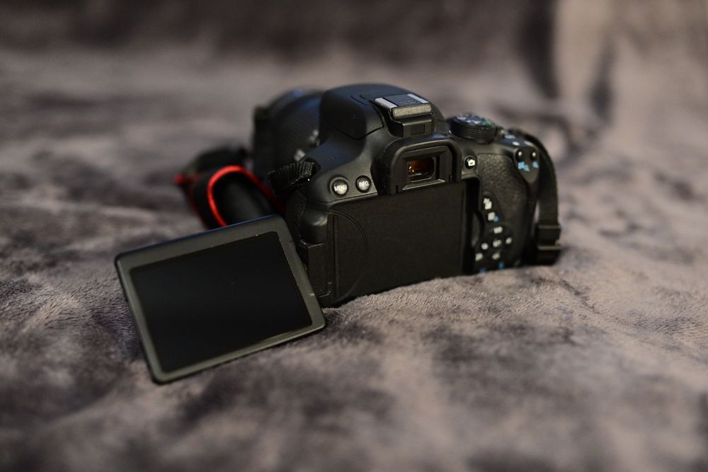 Aparat fotograficzny Canon EOS 700d 18 - 135 mm