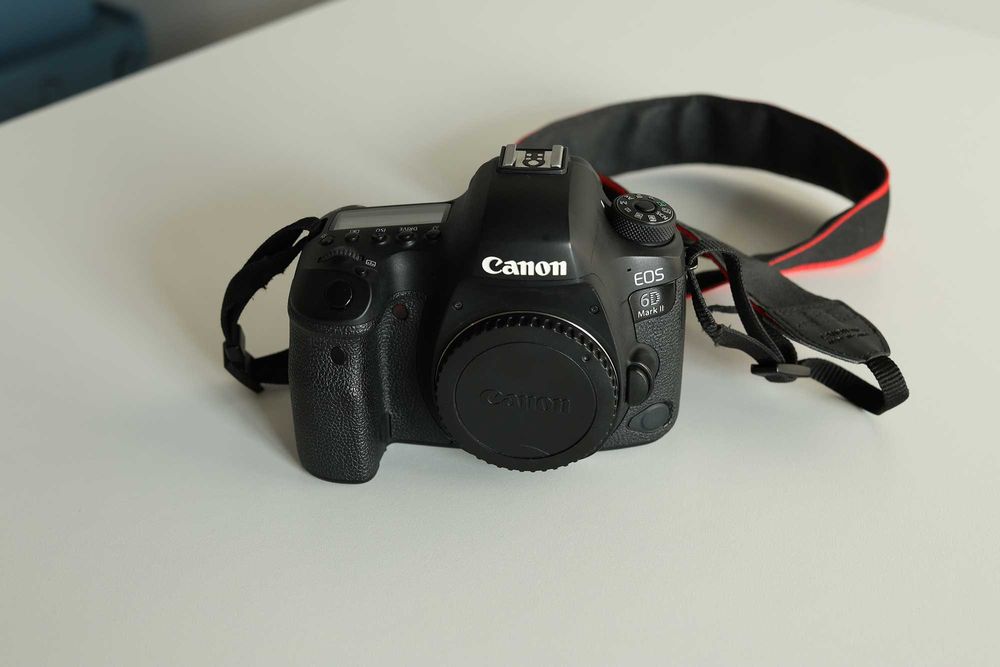 Продам Canon EOS 6D Mark II, fullframe, новий затвор, 3 акамулятора