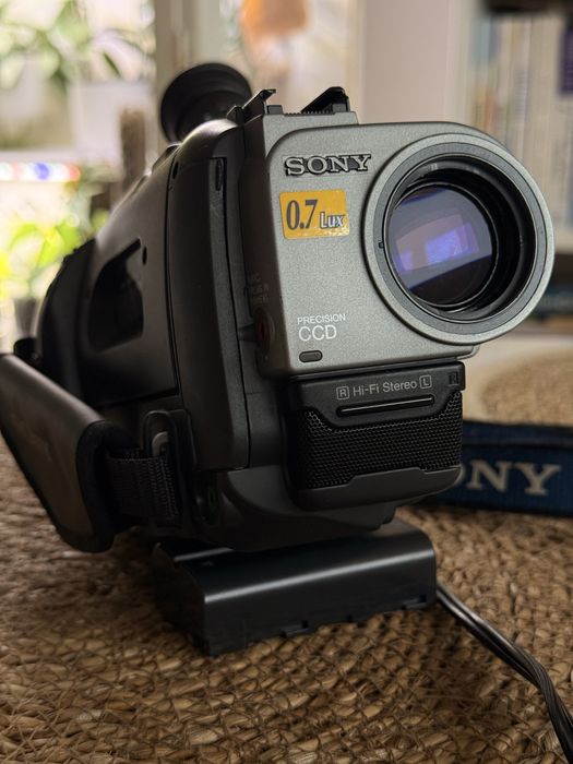 Kamera Sony Handycam Hi8 TR820E
