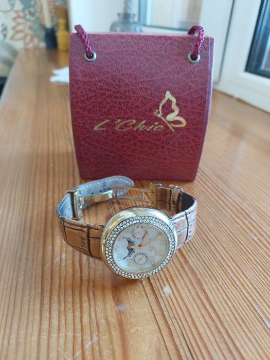 Жіночий годинник Le Chic