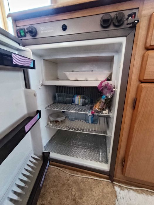 Frigorífico 12v, gás, 220 (trivalente) Electrolux