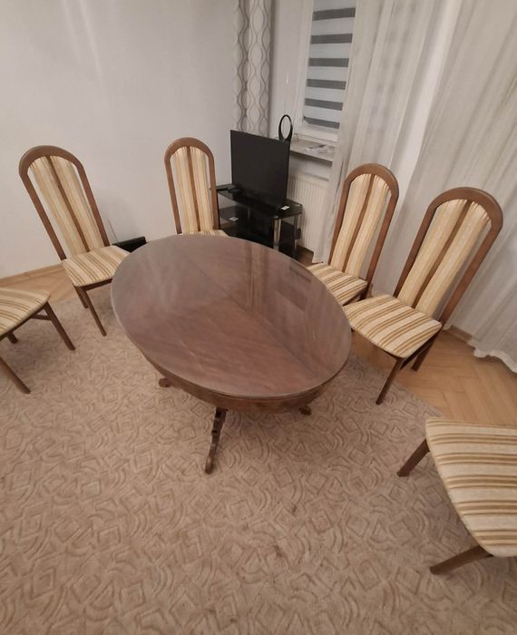 Sześć drewnianych, dębowych  krzeseł