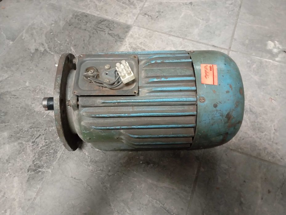 Sprzedam Silnik kołnierzowy 1,1kW 900obr.