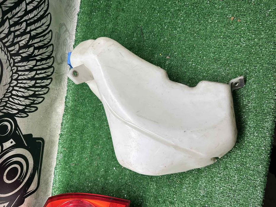 Продам бачок склоомивача