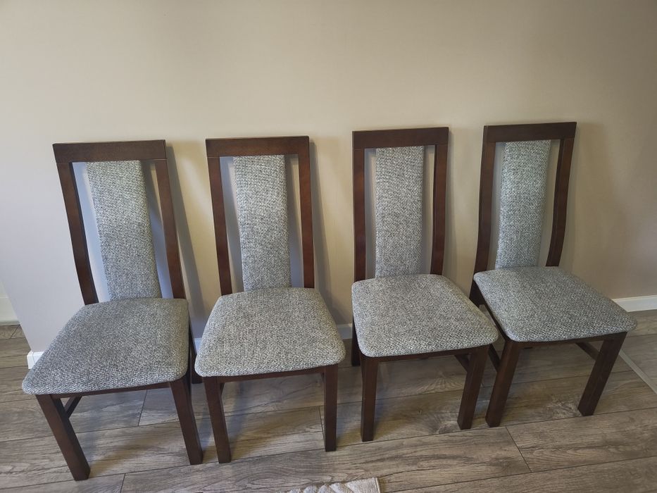 Krzesła do salonu. Używane
