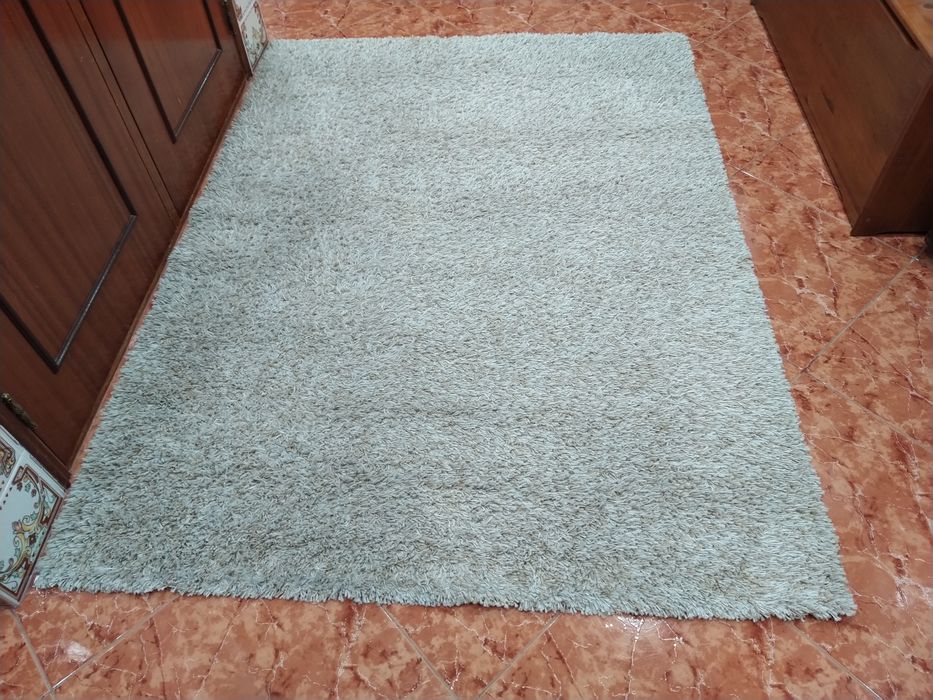 Tapete IKEA pelo curto branco-bege casa quarto apartamento vivenda.