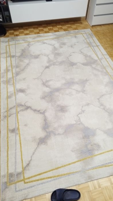 Sprzedam dywan w bardzo dobrym stanie