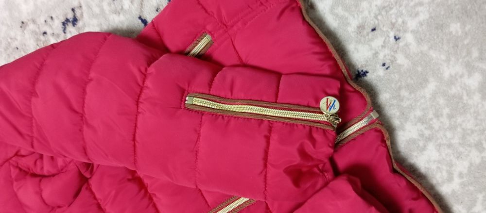 Зимова курточка moncler