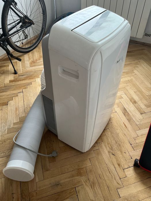 Klimatyzator przenośny FrigoLine używany z rurą wyprowadzającą