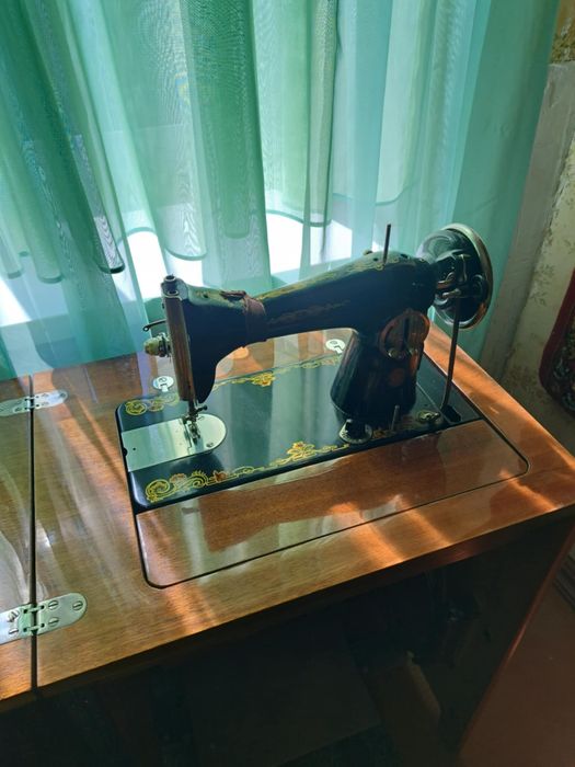 Подолка-швейна машинка