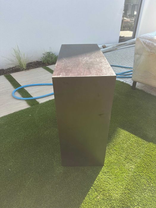 Cubo de Madeira com prateleiras para pendurar na parede