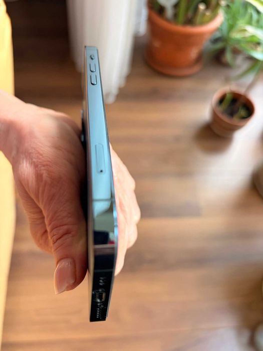 Продам свій iPhone 12 PRO Pacific Blue 128 Гб.