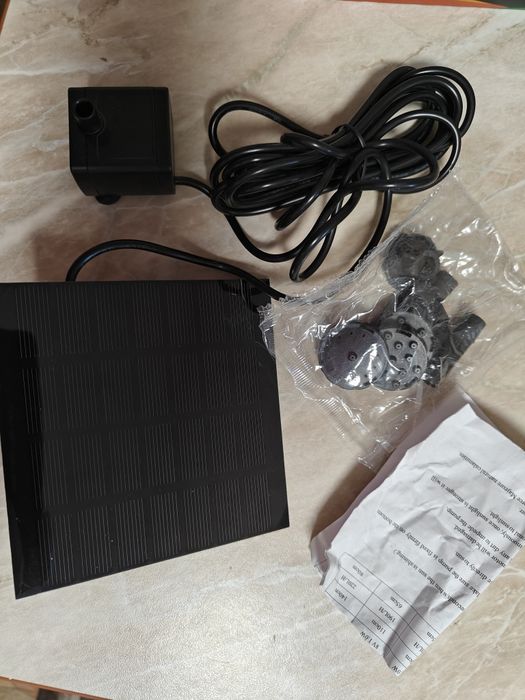 Фонтан на сонячній панелі