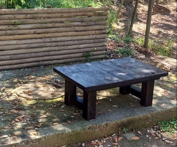 Mesa de Centro Rústica em Pinho Maciço - Shou Sugi Ban