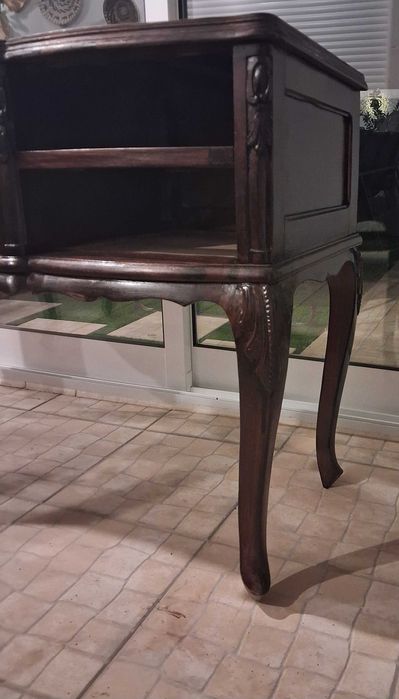 Antique furniture with decorative details – Desk or dressing table64586359448195120