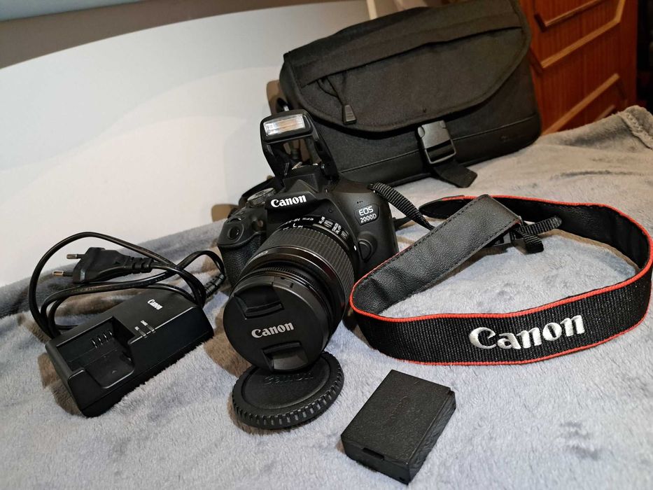 Canon EOS 2000D + Objetiva + Bolsa | Como Nova | Pouco Uso
