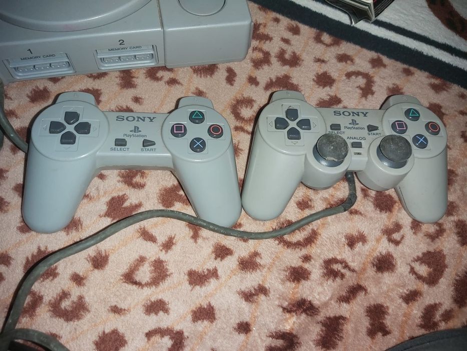 PlayStation 1 em excelente estado de conservação