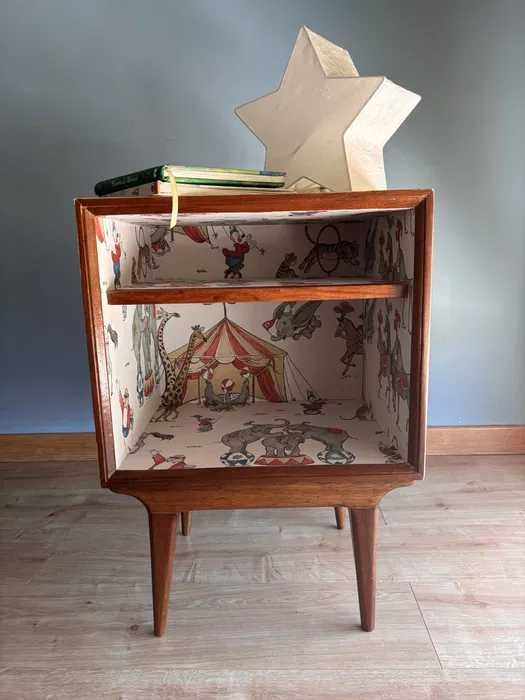 Mesa de cabeceira infantil vintage