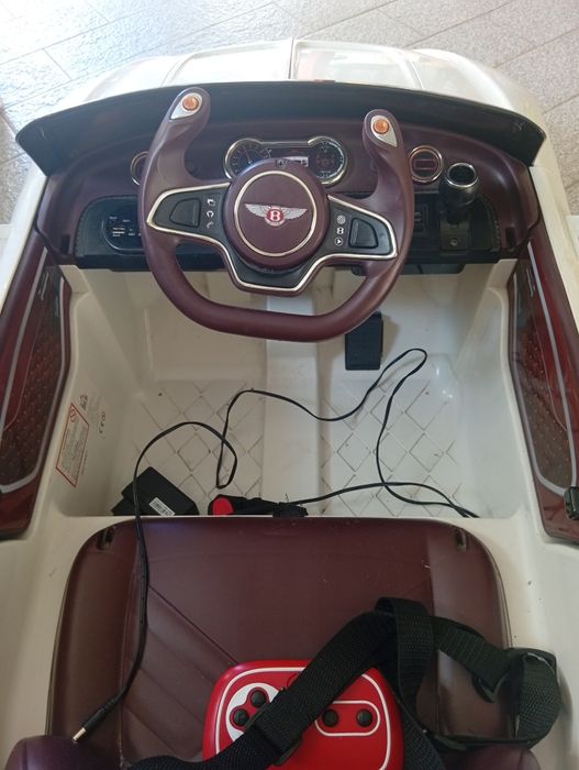 Carro elétrico criança