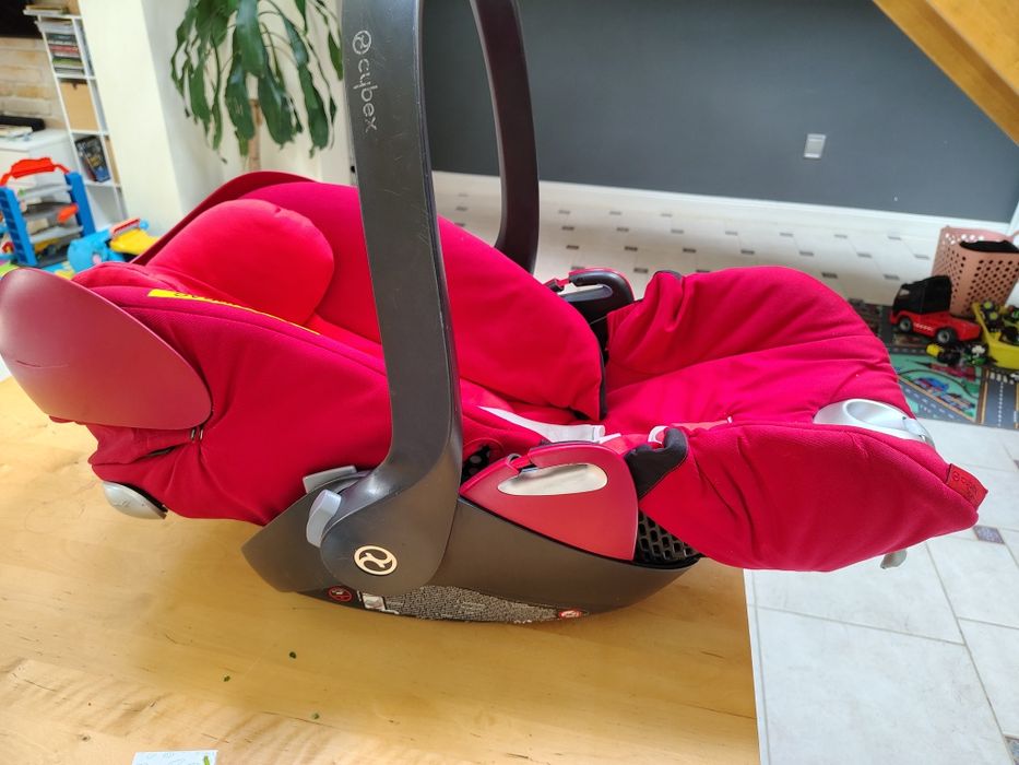 Sprzedam fotelik Cybex Cloud Q wraz z  bazą Isofix