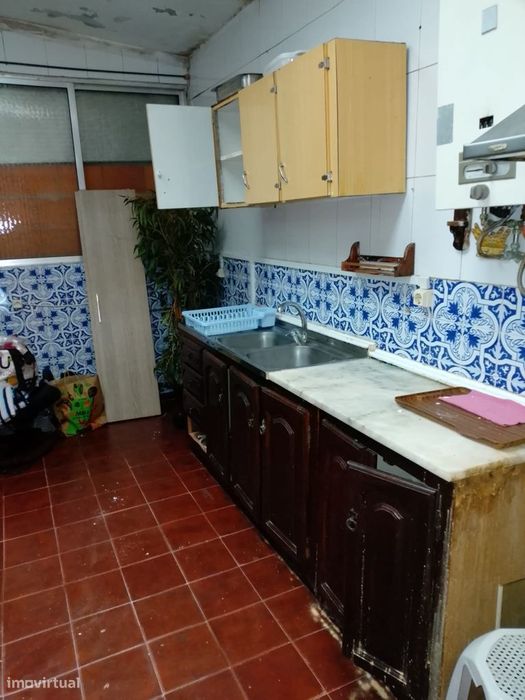 Apartamento T4+1 em Rés-do-chão — Bom estado.