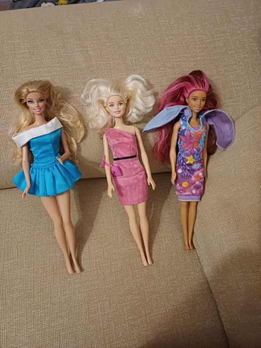 Conjunto de três Barbies