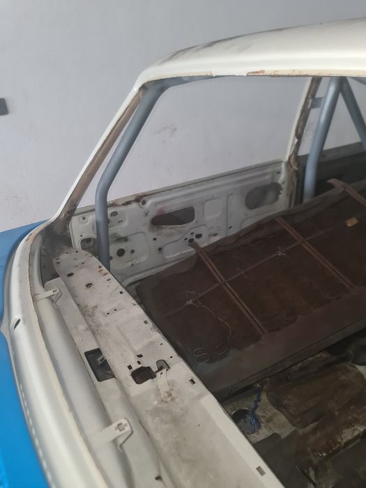 Bmw 2002 - carroceria reparada