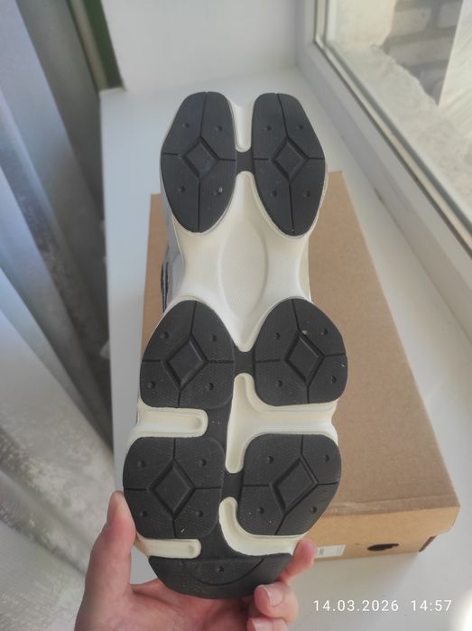 Кросівки жіночі нові