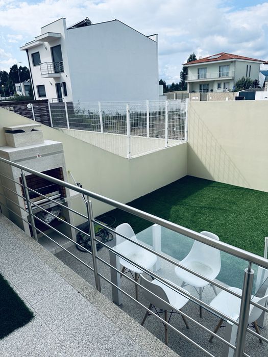 Moradia Geminada T4 ( Garantia de Construção )