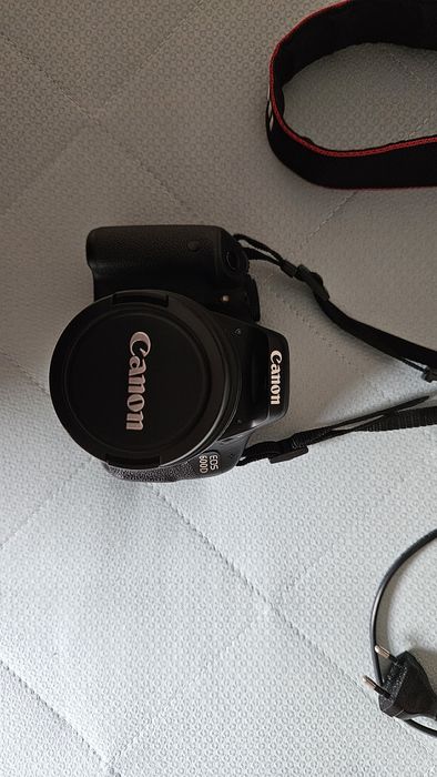 Canon 600D com caixa e acessórios