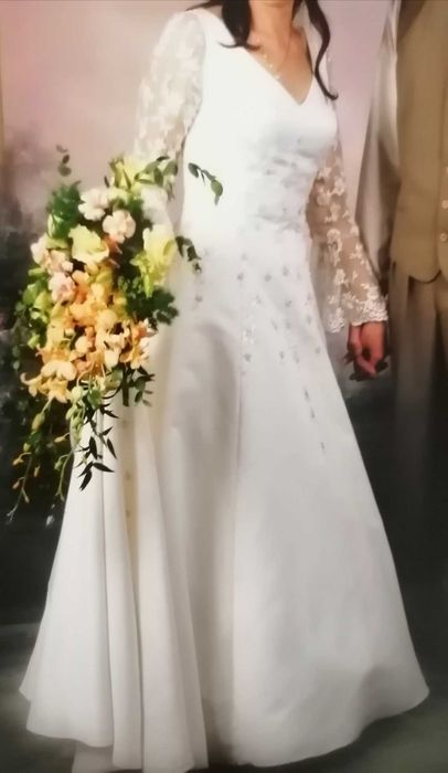 Suknia ślubna ecru.