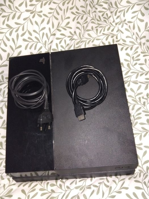 PlayStation 4 em bom estado de funcionamento.
O console funciona