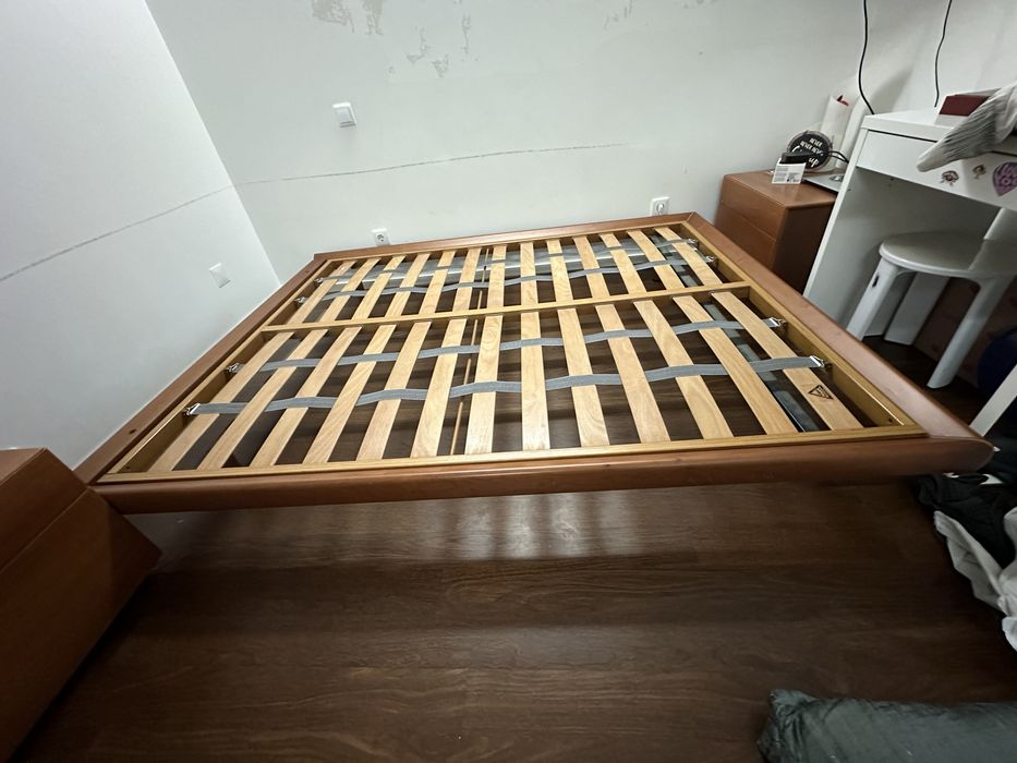 Cama de pinho maciço, 160x200 em Muito boas condicoes.