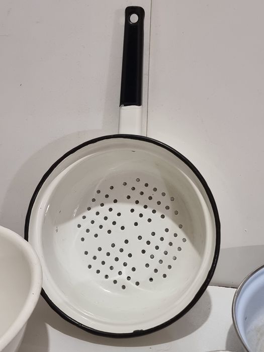 Посуда эмалированная ,миска, дуршлаг, судок,