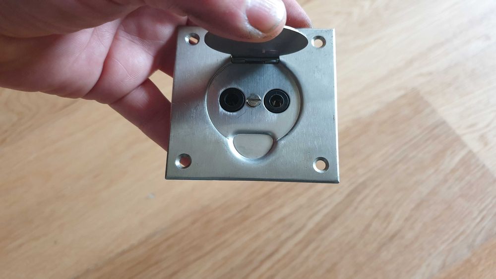 3 Tomadas de Inox para Embutir