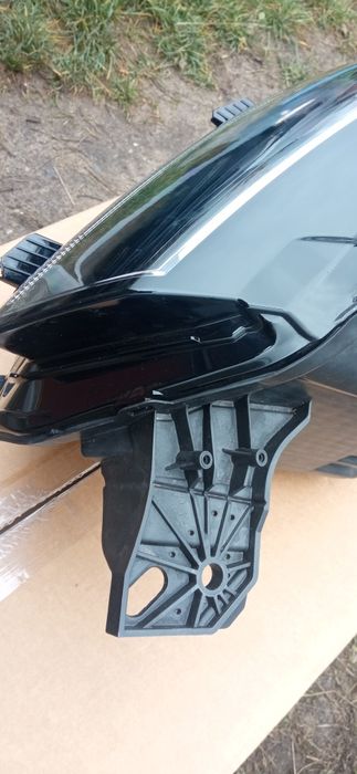 Peugeot Partner 4 IV Toyota Proace City Opel Combo Reflektor prawy