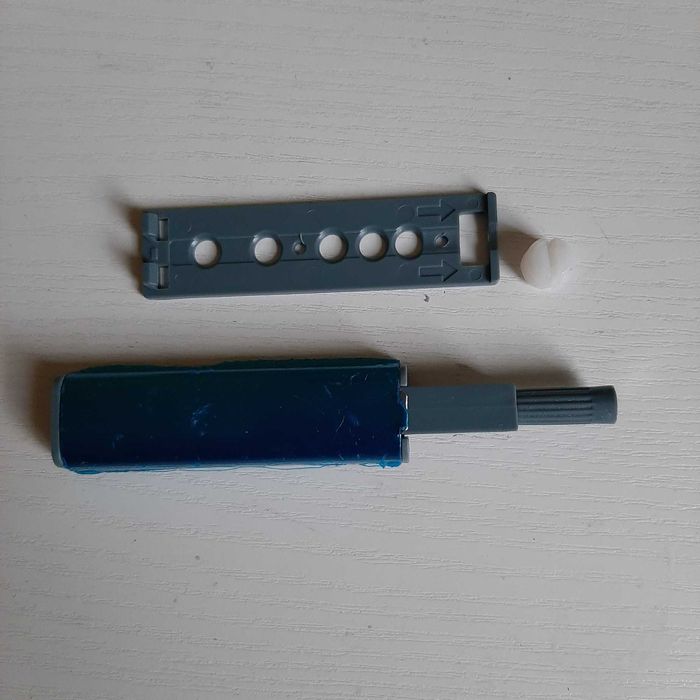 odbojnik magnetyczny push on do szafek