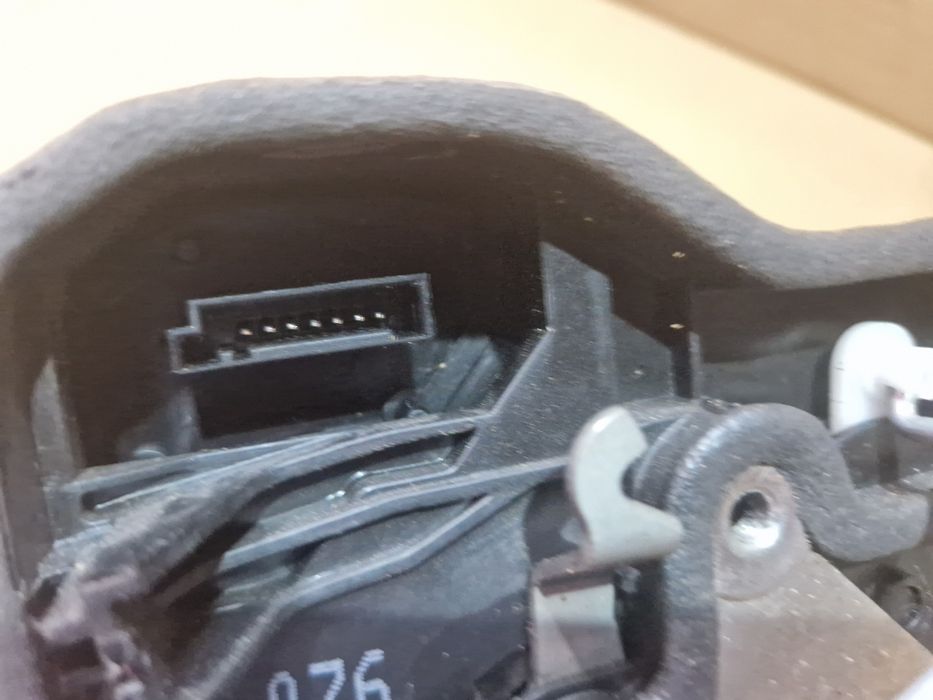 Zamek drzwi prawy tył tylny BMW E60 E61 E87 E90 E91 7 pinów