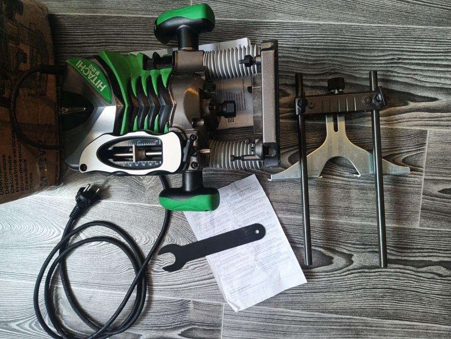 Фрезер новий, HITACHI M12V2