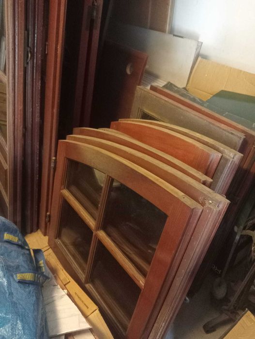 Várias portas e janelas em mogno - Restauro