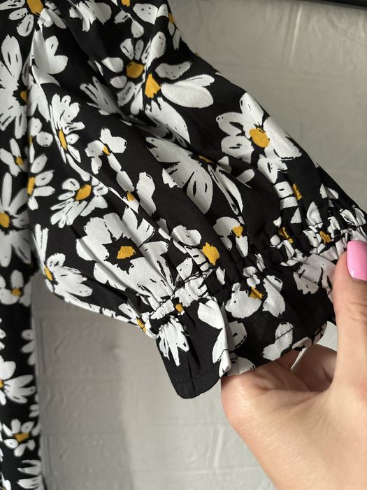 Influence – Sukienka mini z wycięciem na plecach i nadrukiem Asos