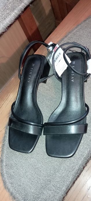 Босоніжки жіночі класичні