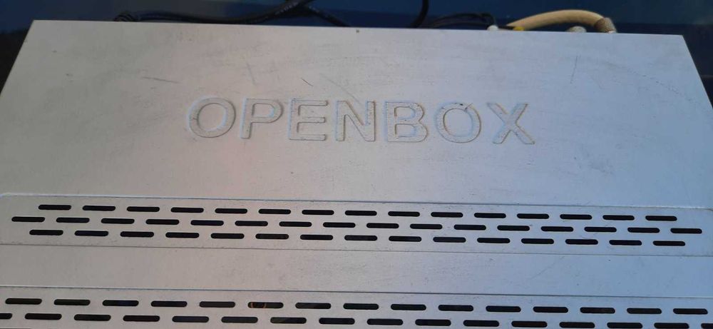 Тюнер спутниковый OPENBOX Made in Korea в идеал состоянии с проводами