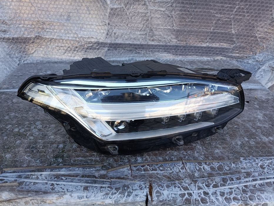 Volvo XC90 II 2 reflektor przedni prawy przód midled lampa prawa MID