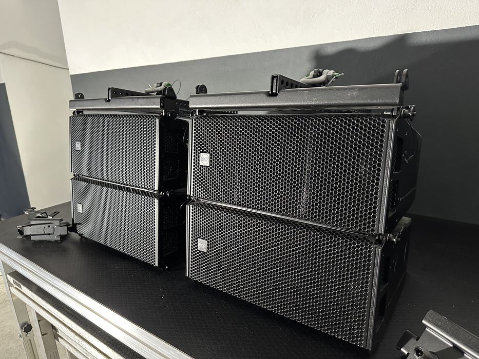 Colunas Line Array RCF HDL-6-A com Flybar