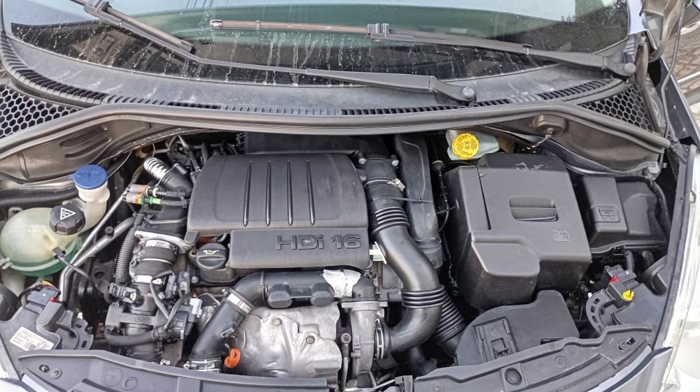 Peugeot 207 motor 1.6 HDI. Tem 150.000 quilómetros reais