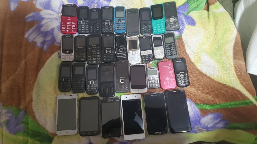 Телефони в робочому стані