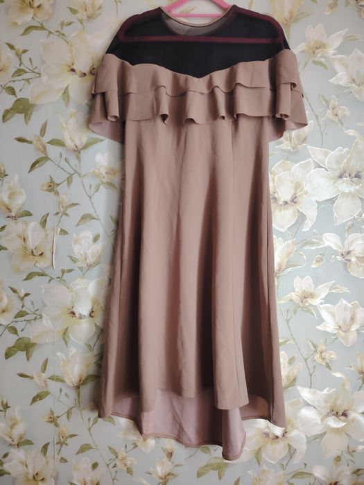 Платье миди с воланами на плечи и сеткой беж XL из плотной ткани