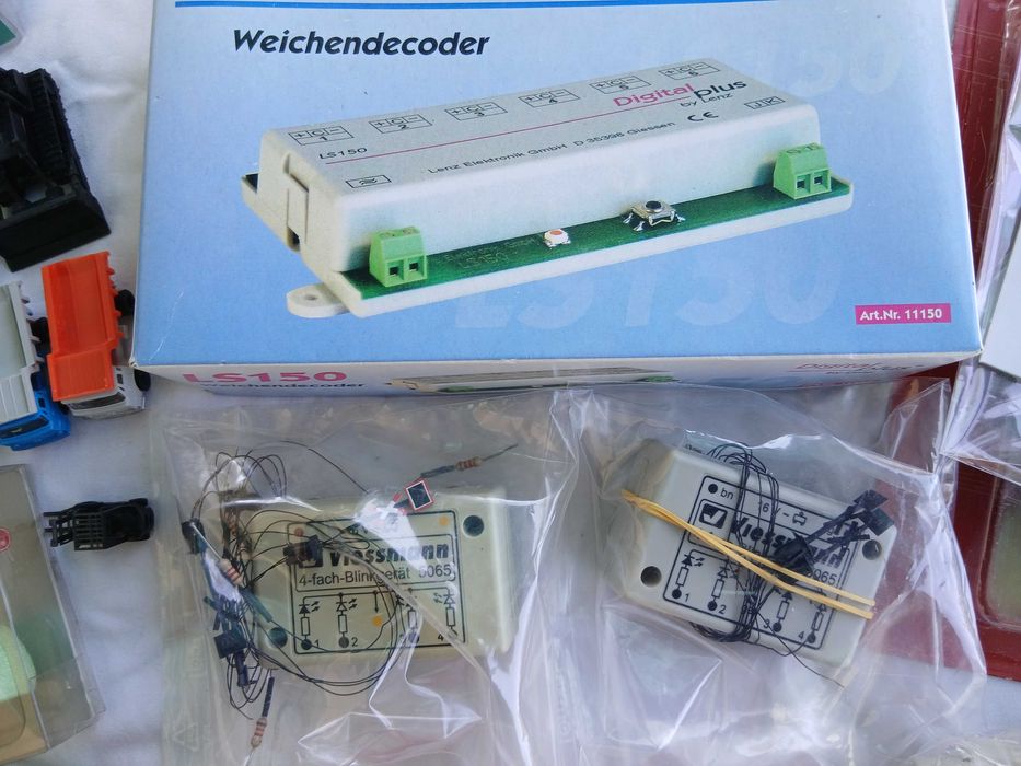 Escala N. 1:160 N Gauge joblot. Loco's, trucks, control items, cars/lorries and more.